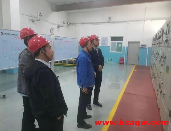 杜儿坪矿领导深入风机房调研督导通讯网络升级改造工作