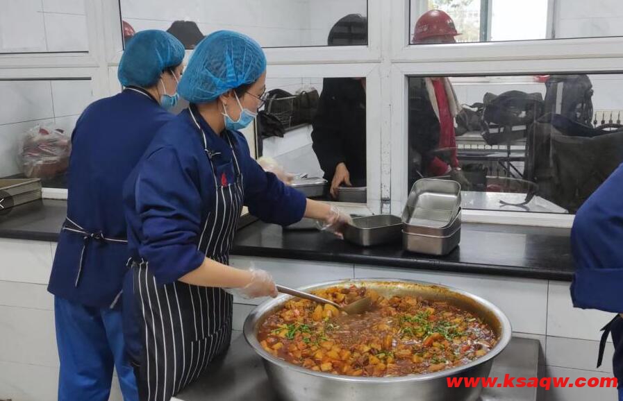 杜儿坪矿班中餐节日美食暖人心