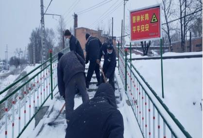 新陆煤矿党委以雪为令 清理积雪保安全