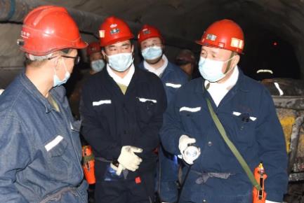 七煤矿业董事长张长山深入新兴矿检查安全生产和疫情防控工作时要求 统筹抓好安全生产疫情防控 确保安全生产形势持续稳定