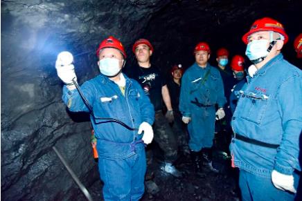 七煤矿业总经理王戈深入建设矿检查安全生产工作时强调 以时时放心不下的责任感确保全年顺利收官