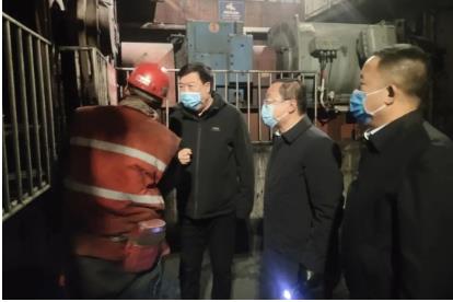 山焦西山官地矿(厂)领导查看供热改造情况