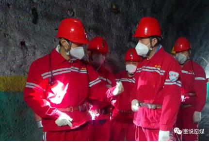 许继宗、朱新节检查指导金河煤矿安全生产工作 许继宗、朱新节检查指导金河煤矿安全生产工作