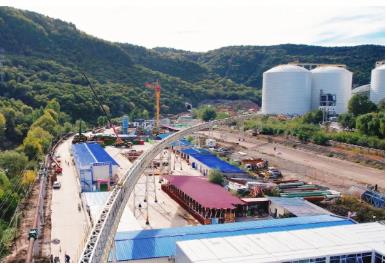 黄陵煤矿 2×660MW电厂项目输煤系统2号管带机钢桁架全线贯通