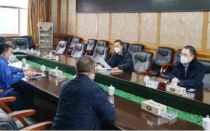 山西焦煤西山煤电董事长王晓东到煤气化公司督导时提出：带着感情对待职工，选择适应企业发展之路