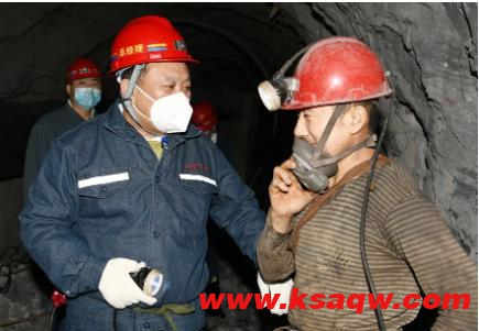七煤矿业 王戈深入龙湖矿检查安全生产工作时要求 把职工安全放在第一位打好疫情防控持久战 认真谋划明年工作深入挖潜力确保完成任务