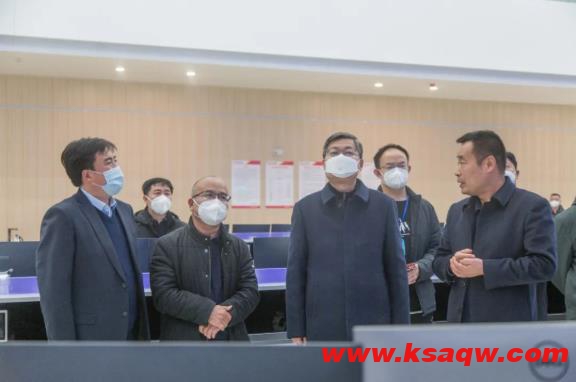 李雄斌到巴拉素煤业公司调研指导工作