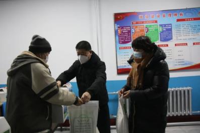 鹤矿公司到富力煤矿综采一区慰问祝捷