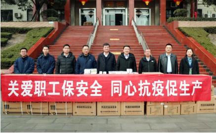 韩城矿业公司为下峪口矿职工发放防疫备用药品