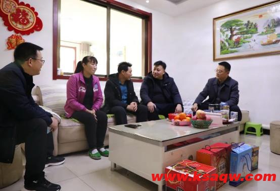 下峪口矿走访慰问在岗职工