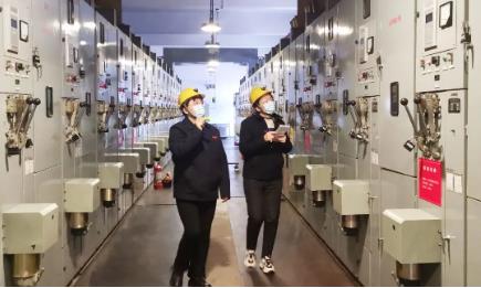 平煤股份六矿 春节我在岗 保电“不打烊”——机电四队全力保障春节安全用电