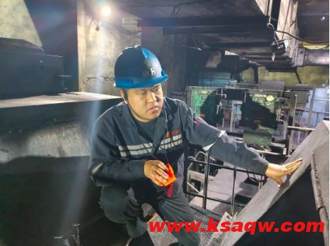 常村煤矿运销科装车队副队长孙伟