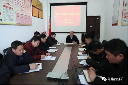 朱集西煤矿 矿长张运海深入采煤一区督导干部作风建设大反思大讨论活动