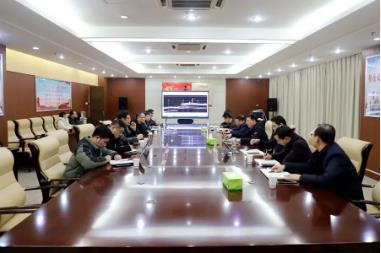 矿长陈士虎组织召开切顶卸压专题会