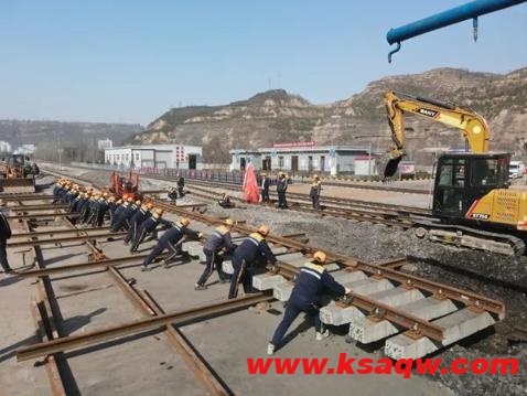 鏖战8小时！陕煤彬长矿业铁运分公司首次成功自主完成道岔插铺
