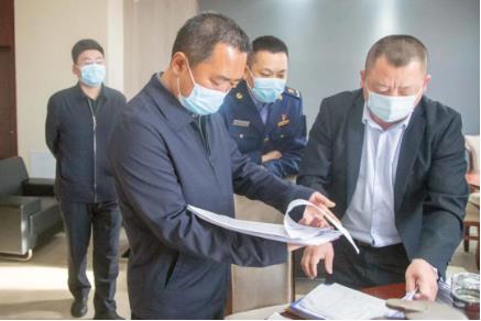 榆阳区区委常委、政法委书记高宏炜到巴拉素煤业公司检查工作