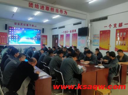 运河煤矿矿长王利到掘进工区、综掘工区参加班前会并指导工作