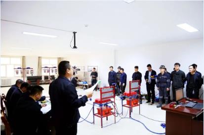 凉水井矿业公司工会组织开展通风安全监控工技术比武