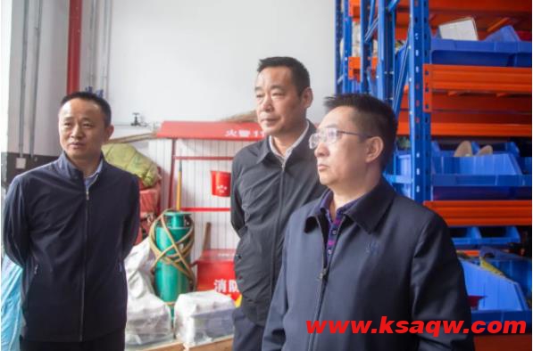 刘建国在巴拉素煤业公司调研指导物资管理工作