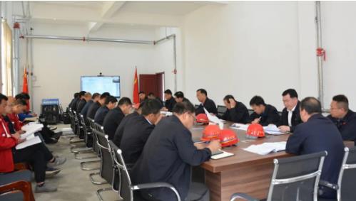 景泰煤业公司召开白岩子矿井及选煤厂项目推进会