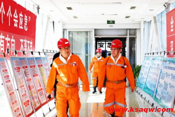 薄福利“四不两直”到安居煤矿检查指导工作