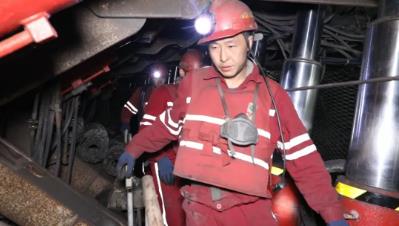 扎根煤海积极进取 坚守岗位书写精彩——记王家山矿综放三队生产三班班长张保平