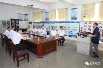 皖北煤电集团公司党委书记、董事长、总经理杨林到任楼矿专程看望他们