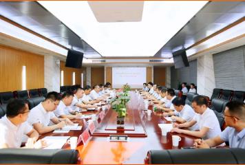 麟北煤业公司党委书记、董事长李红选一行到凉水井矿业公司调研交流