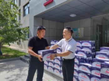 魏墙煤业公司：炎炎夏日送清凉 殷切关怀沁人心