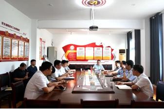 煤业公司纪委书记董万华来我矿保运一区党建联系点开展调研座谈
