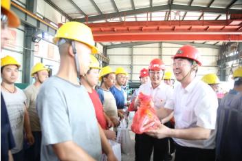 邯郸市总工会主席李书平到羊东矿慰问职工