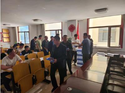 汾源煤业公司工会持续开展送清凉活动