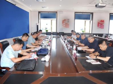 集团公司雨季“三防”工作专项检查组到龙湖矿、福泰来煤炭公司检查时要求 强化责任落实加大巡查力度 坚决防范隐患确保安全度汛