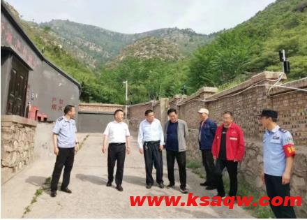 下峪口矿经济保卫部对矿区重点部位开展雨季“三防”安全隐患检查