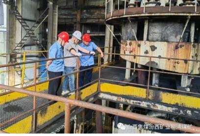 柳湾煤矿就选煤厂机电设备管理进行现场办公
