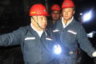 鞠超深入龙湖矿检查安全生产工作时要求 抓接续抓准备抓检修 推动综采生产创水平