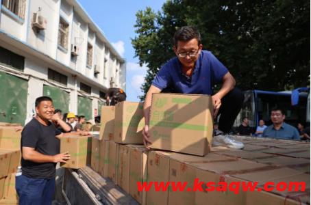 四矿为全体干部职工发放中秋福利